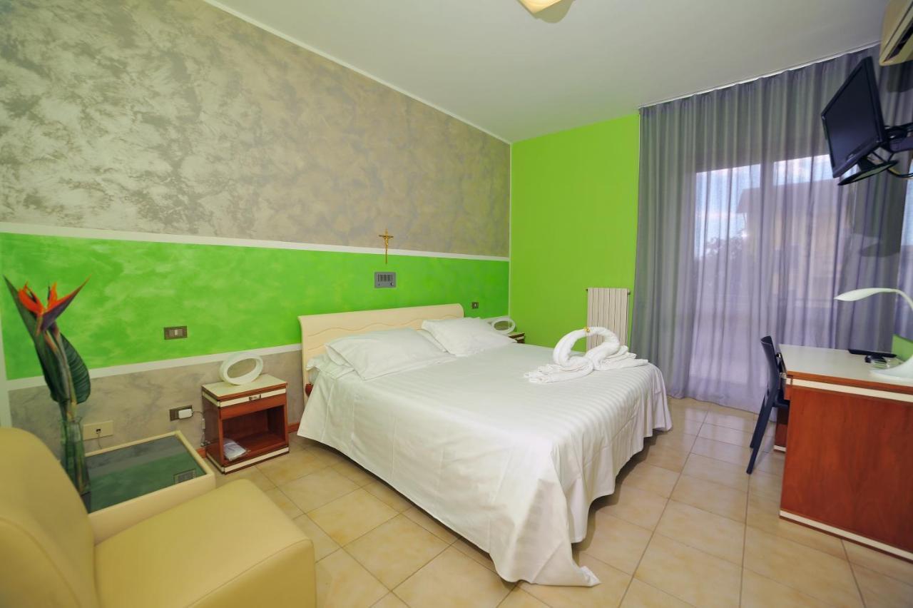 Hotel San Crispino Morrovalle Екстер'єр фото